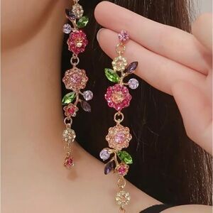 🌺 Betsey Johnson stunning long drop dangle earrings 🌺